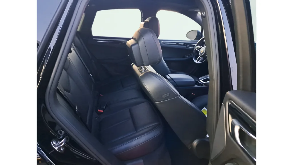 Used 2018  Porsche Base image 14