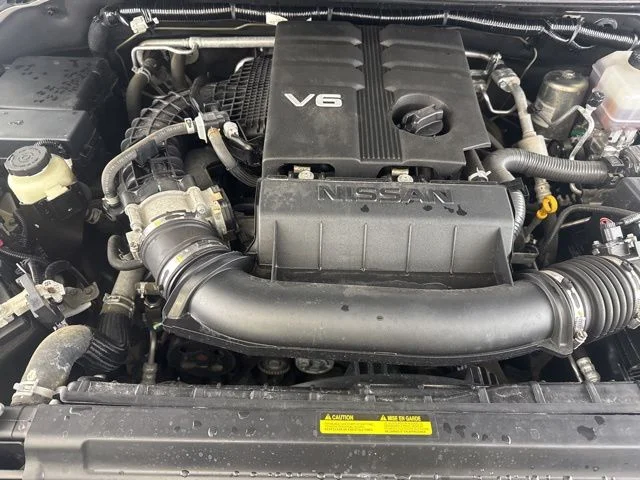 Used 2022 White Nissan S image 17