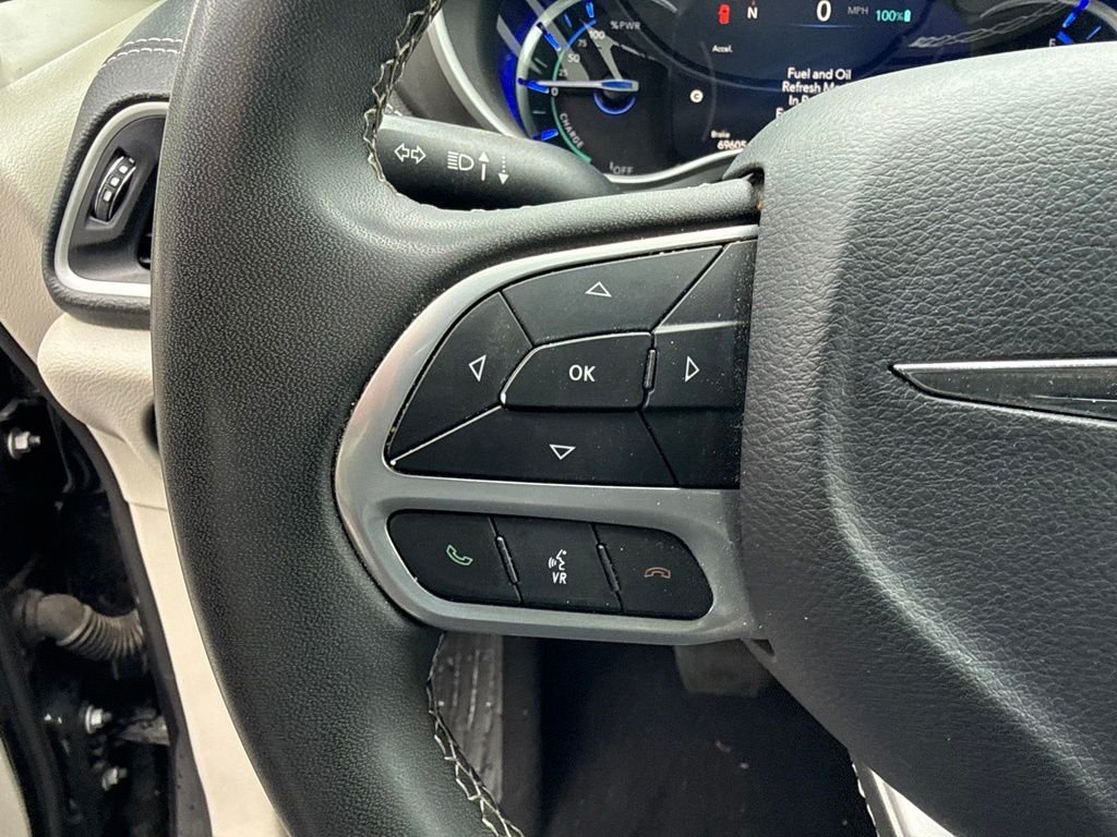 Used 2023 Brilliant Black Crystal Pearlcoat Chrysler Touring L image 11