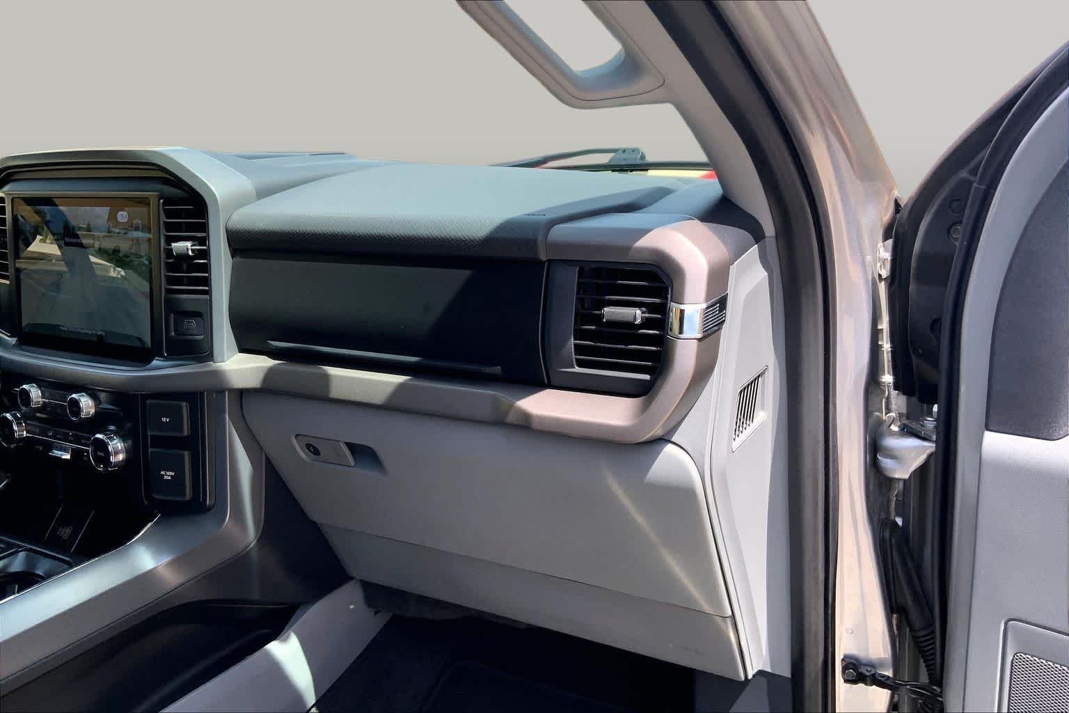 Used 2025 Iconic Silver Ford XLT image 19