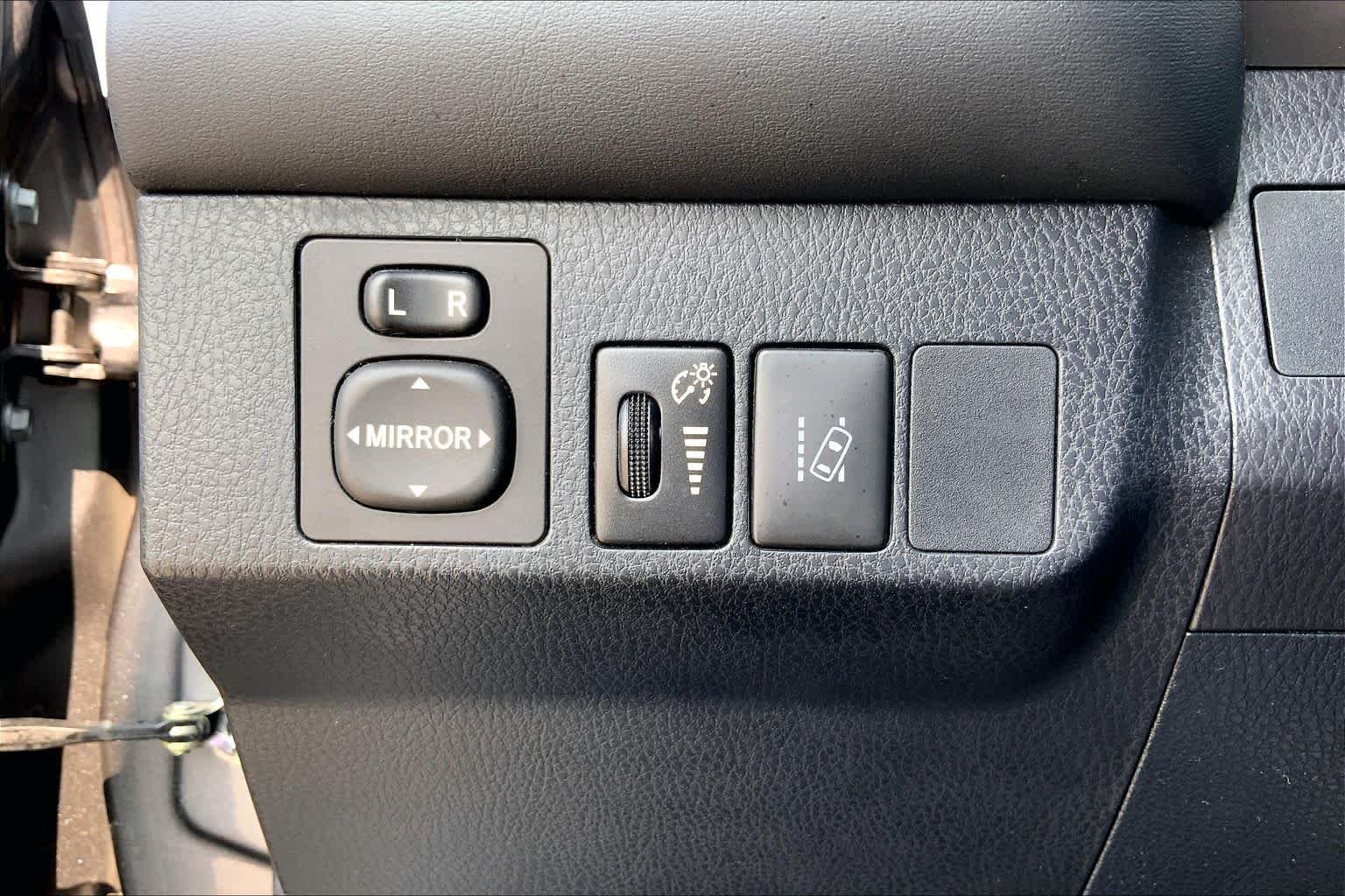 Used 2018 Magnetic Gray Metallic Toyota Hybrid LE image 33