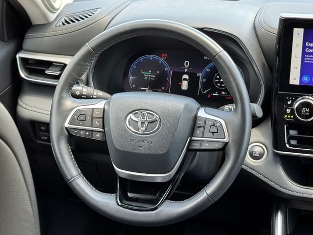 Used 2025  Toyota Platinum image 31