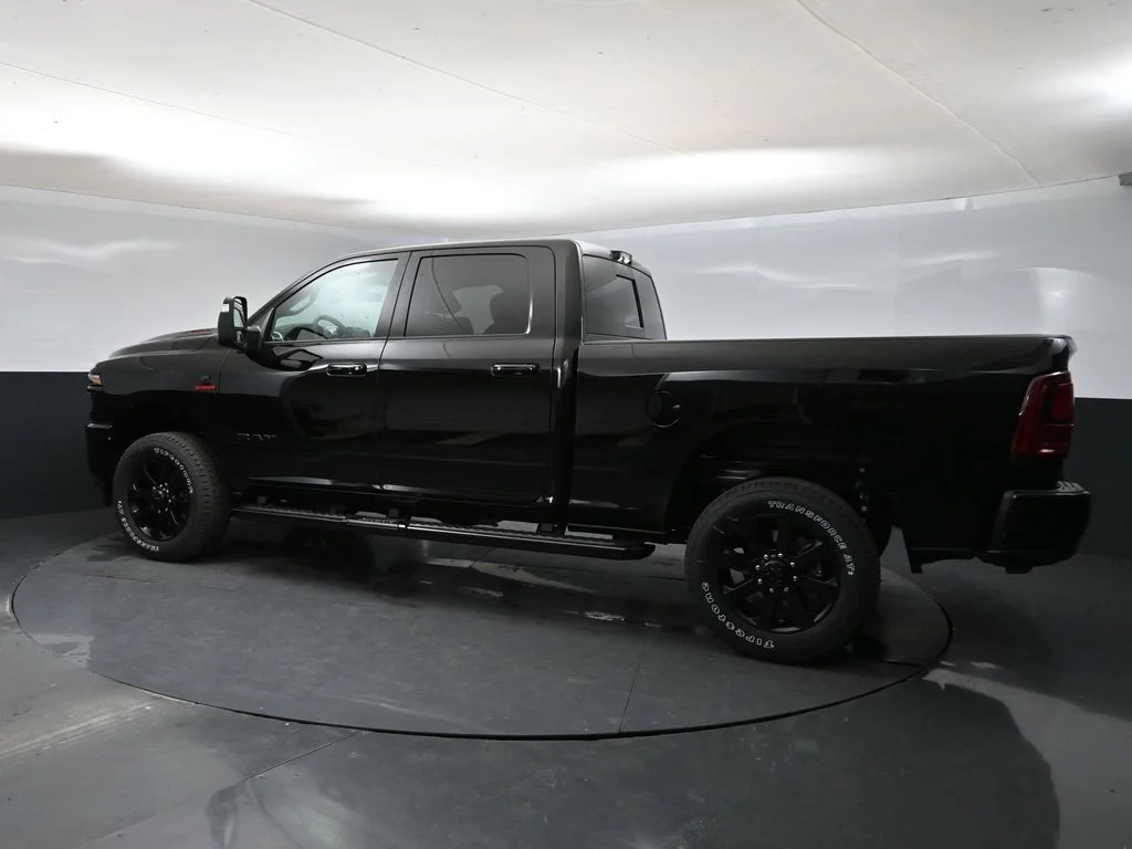 New 2026 Diamond Black Crystal Pearl-Coat Exterior Paint RAM Laramie image 4