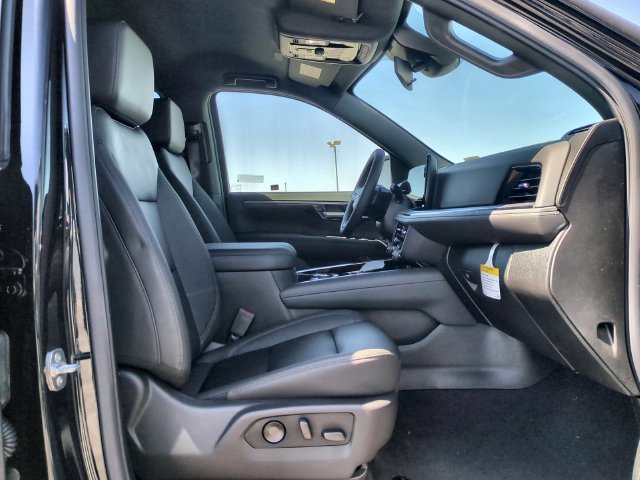 2026 Chevrolet Suburban LT - Photo 33