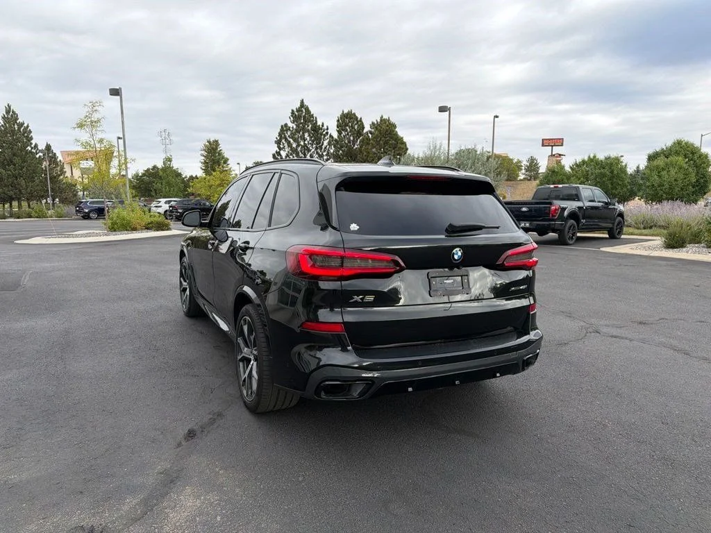 Used 2022 Black Sapphire Metallic BMW xDrive40i image 3