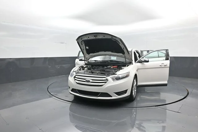 Used 2018 White Platinum Clearcoat Metallic Ford Limited image 45