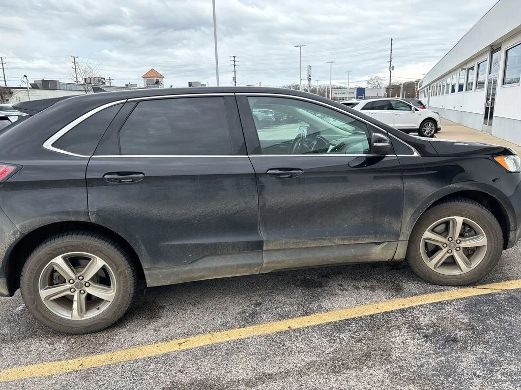 Used 2019  Ford SEL image 4