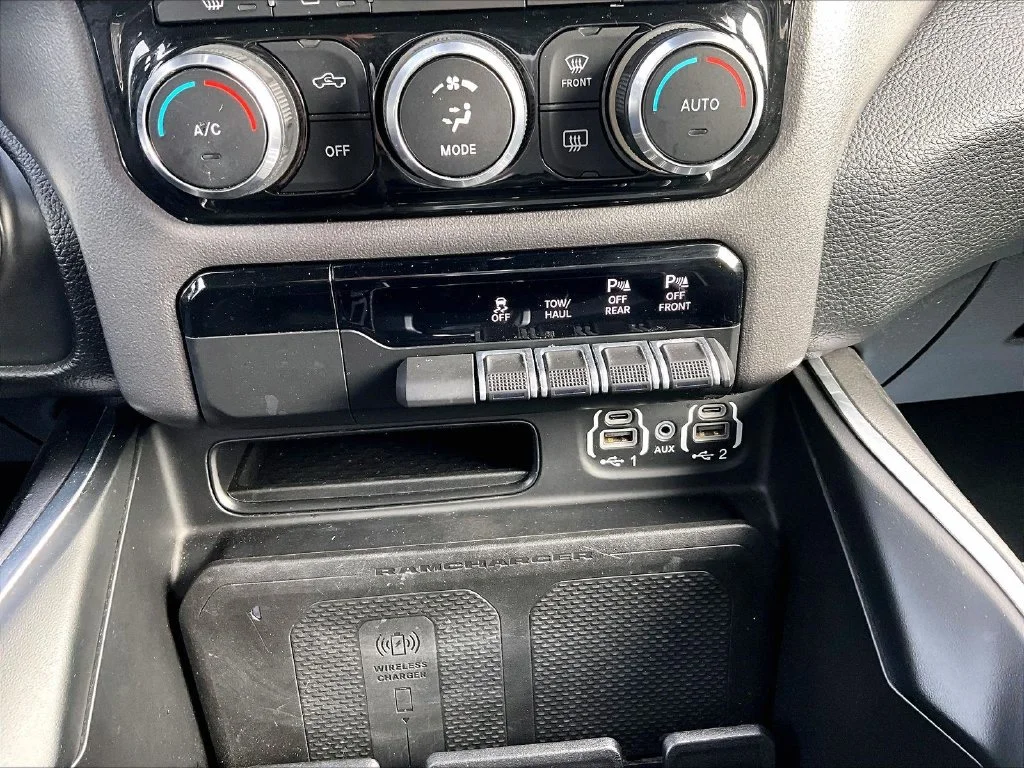Used 2022 Silver Ram Laramie image 32