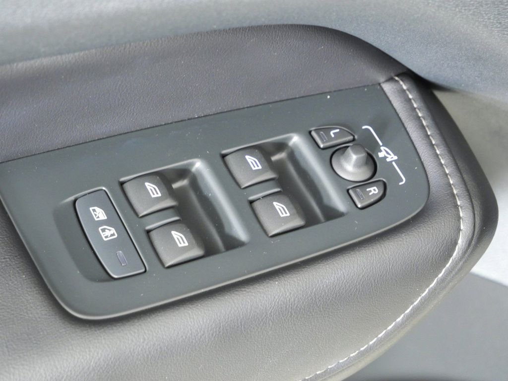 Used 2023 Silver Volvo Ultimate image 36