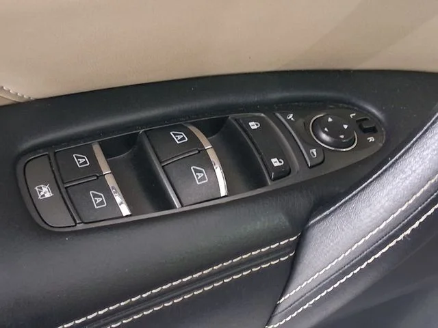 Used 2022 Red INFINITI Premium Select image 17