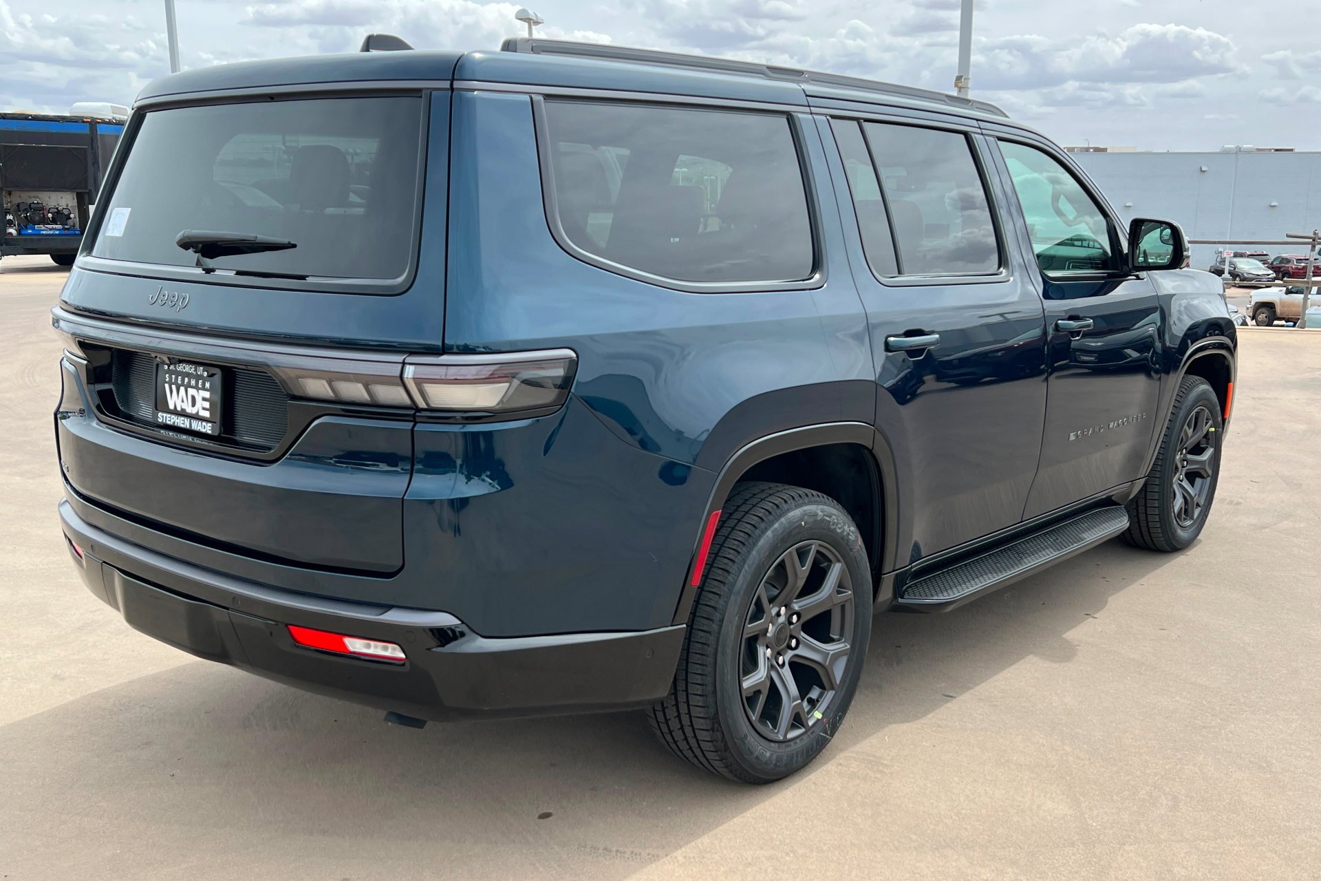 New 2026 Fathom Blue Pearl-Coat Exterior Paint (Late Availability) Jeep Limited Altitude image 6