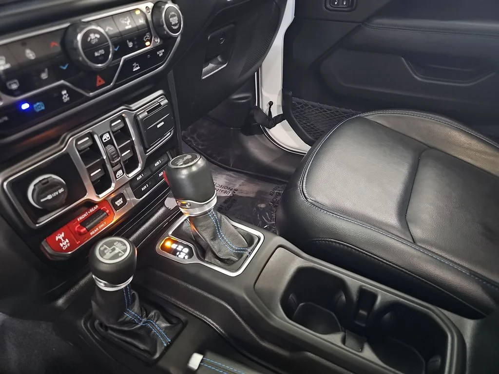 Used 2021 White Jeep Unlimited Rubicon 4xe image 27