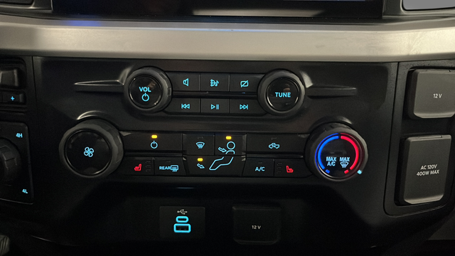 Used 2024 Agate Black Metallic Ford XLT image 17