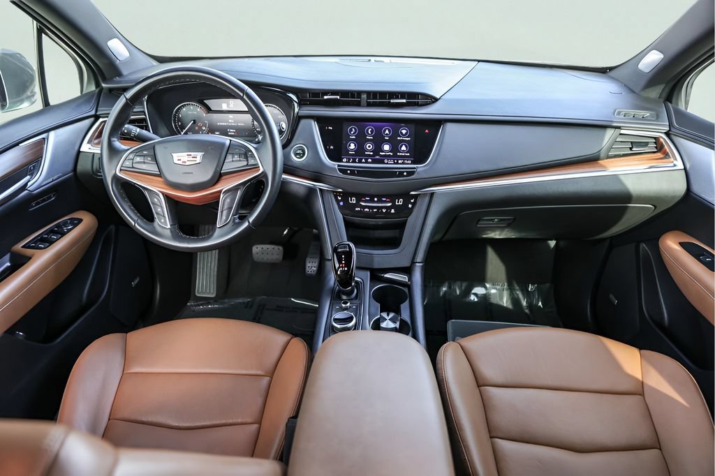 Used 2024 Argent Silver Metallic Cadillac Premium Luxury image 24