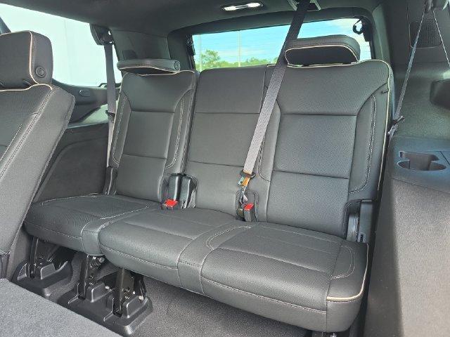 2023 GMC Yukon SLT - Photo 16