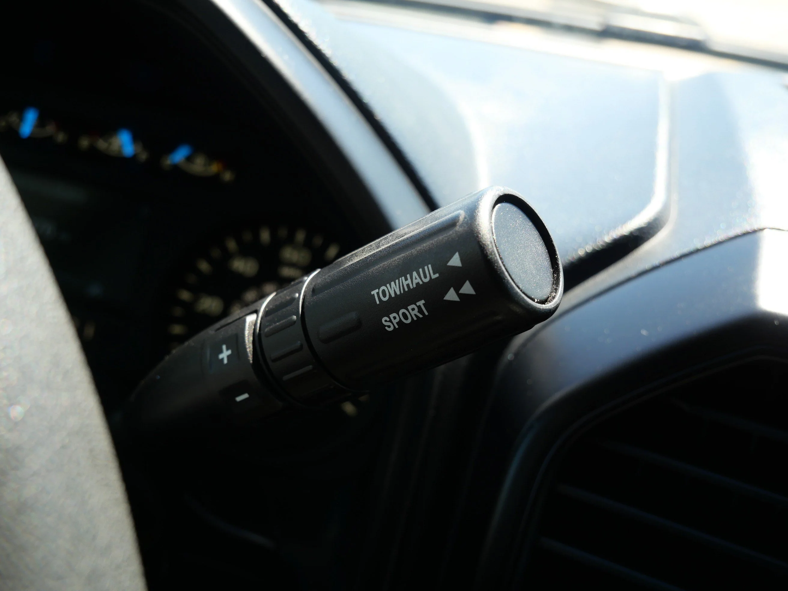 Used 2015 Magnetic Metallic Ford XL image 24
