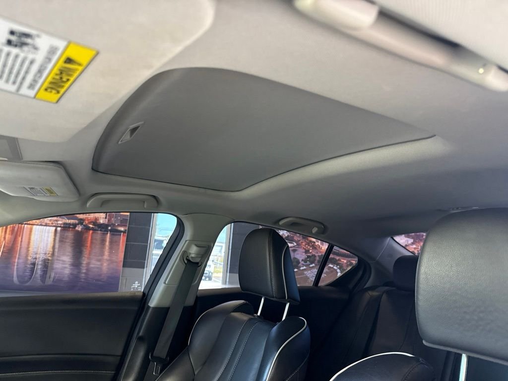 Used 2022  Acura Premium Package image 21