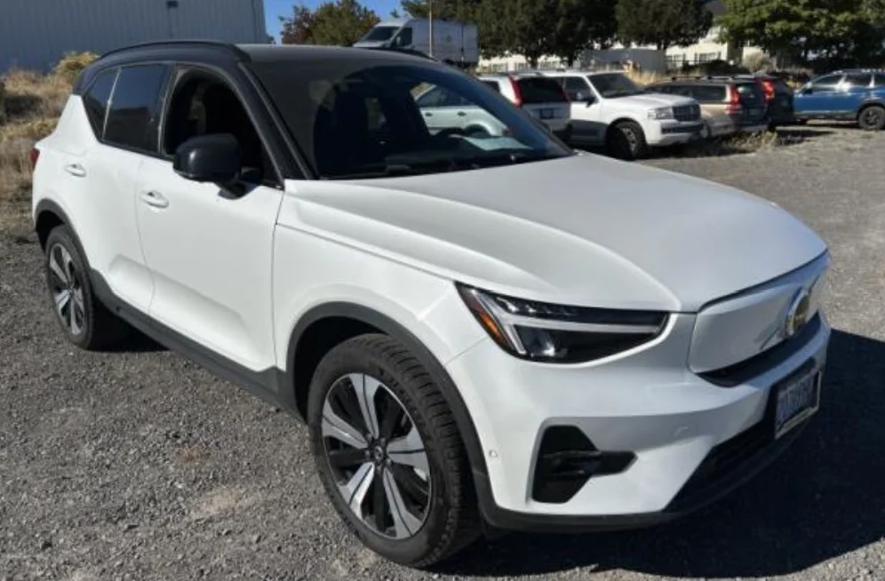 Used 2023 White Volvo Twin Plus image 7
