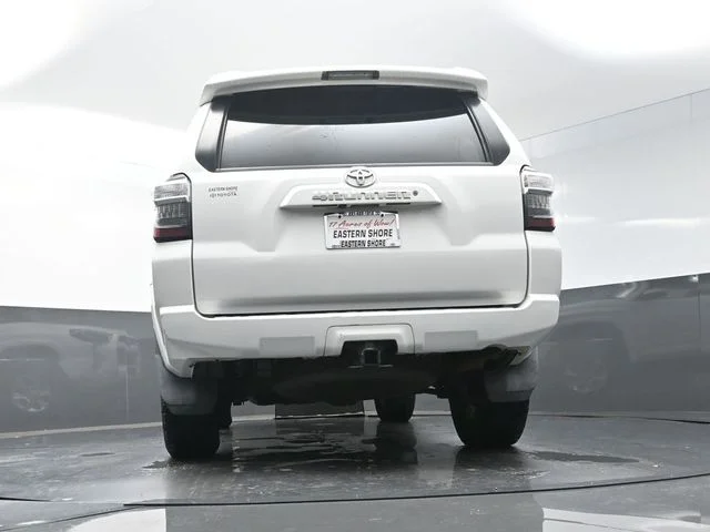 Used 2018 White Toyota SR5 image 39