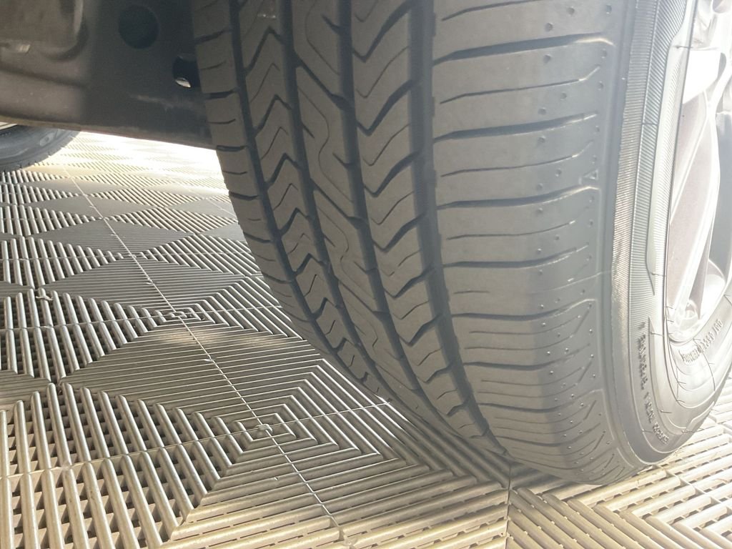 Used 2017 Silver Toyota XLE image 30