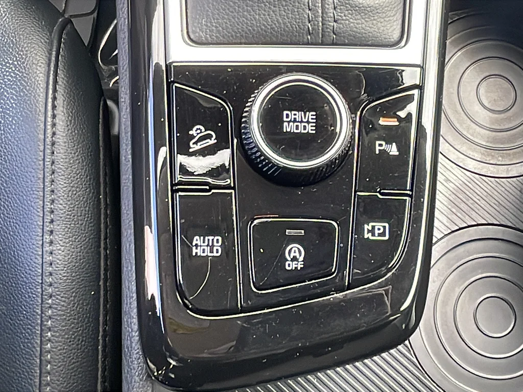 Used 2023 White Kia EX image 22