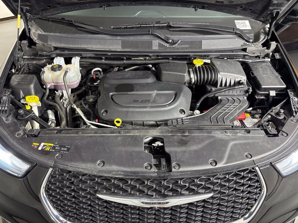 Used 2024 Black Chrysler Touring L image 45