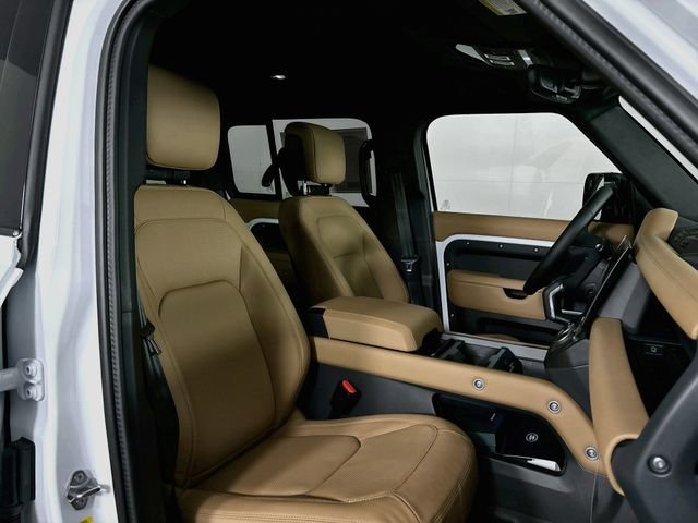 New 2026 White Land Rover X-Dynamic SE image 25