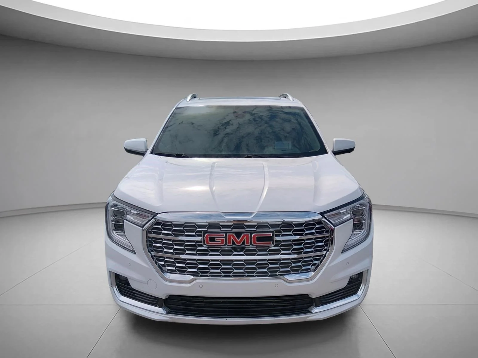 Used 2024 White Frost Tricoat GMC Denali image 8