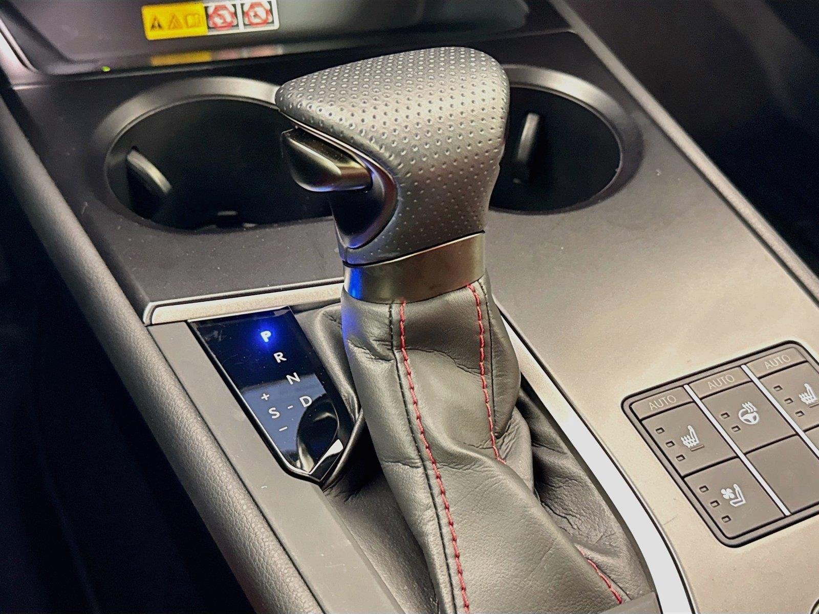 Used 2024 Iridium w/ Obsidian Roof Lexus UX 250h F SPORT Handling image 29