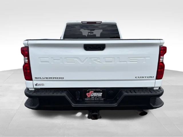Used 2022 White Chevrolet Custom image 6