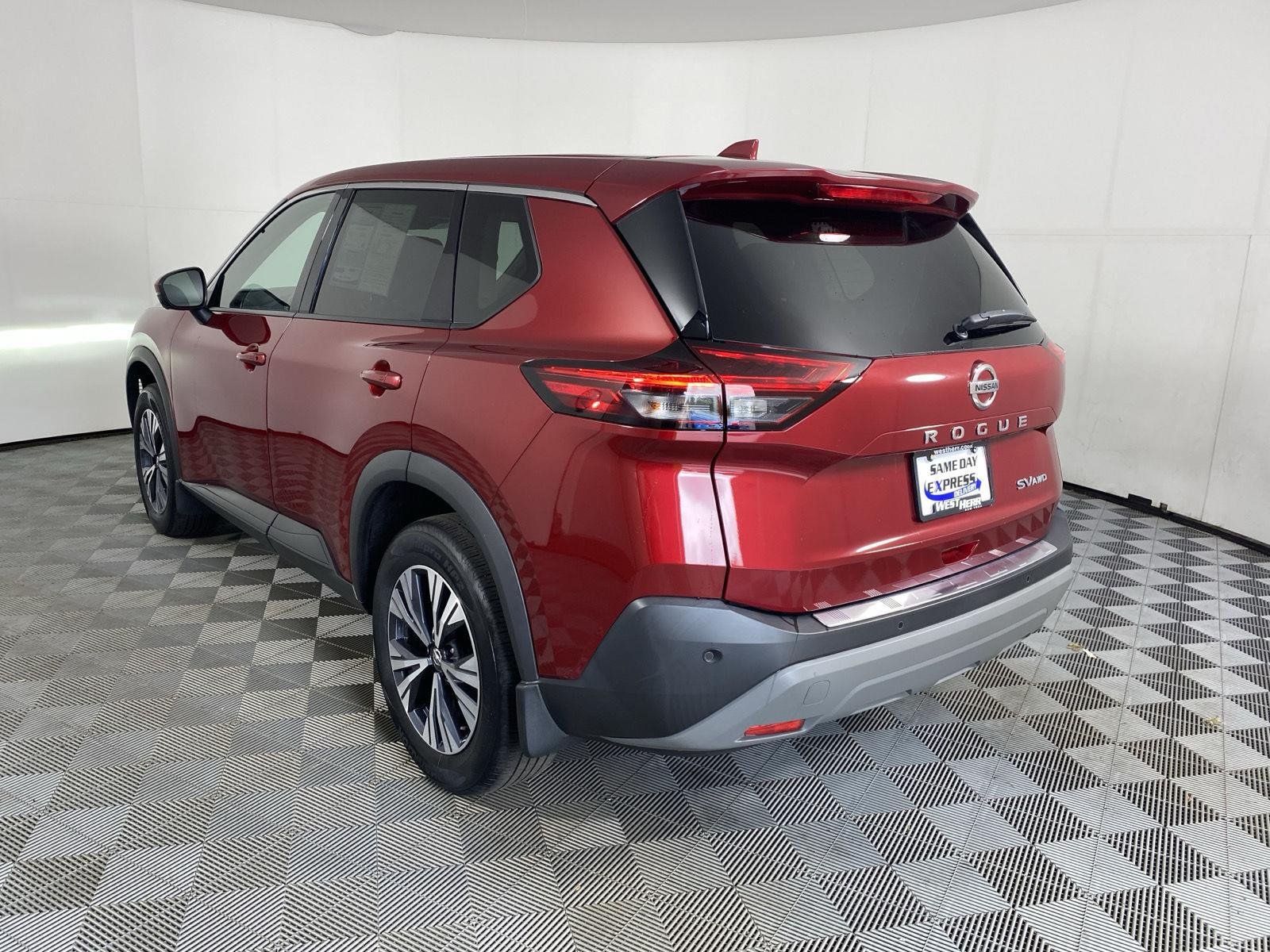 Used 2021 Scarlet Ember Tintcoat Nissan SV image 5