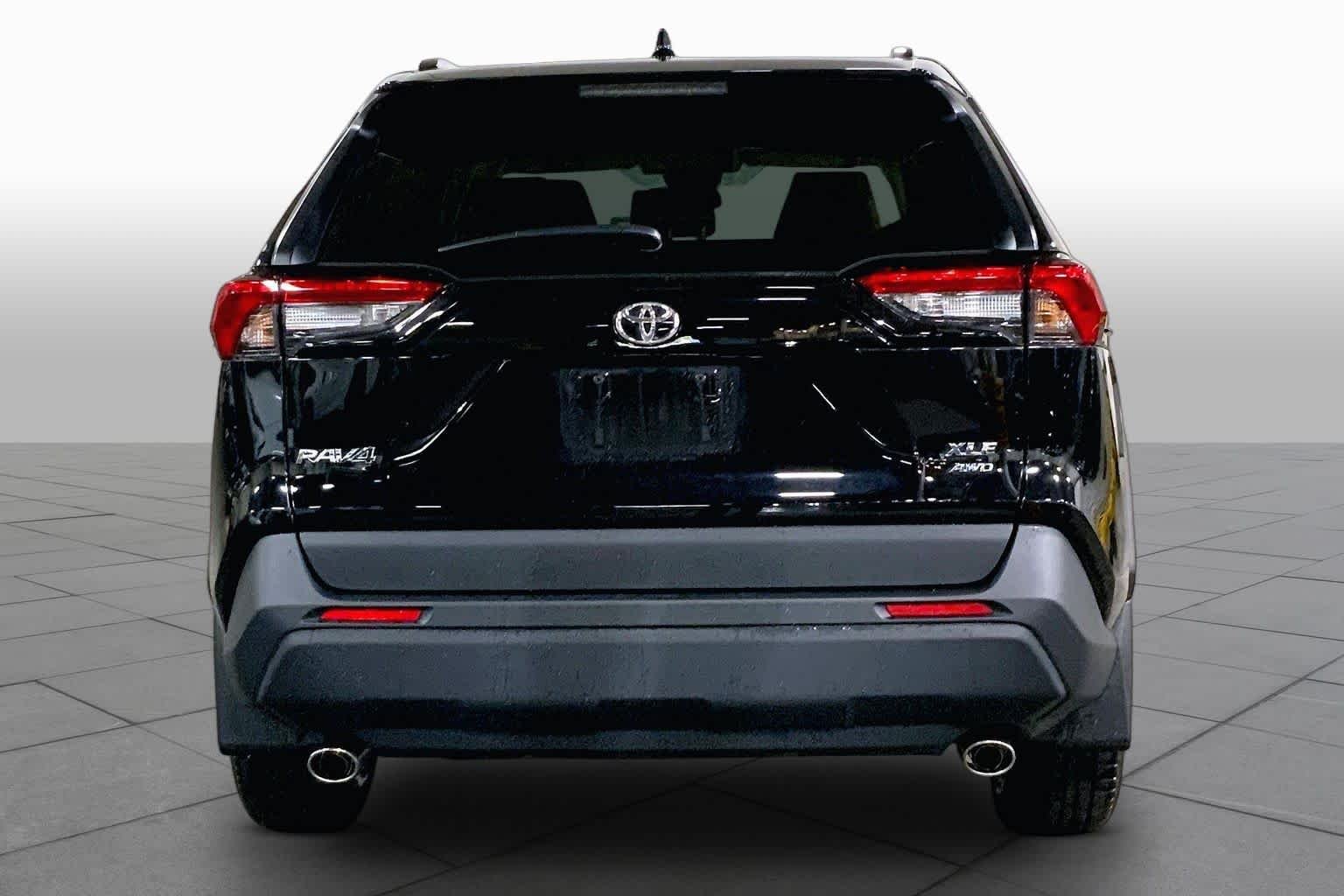 Used 2025 Midnight Black Metallic Toyota XLE image 5