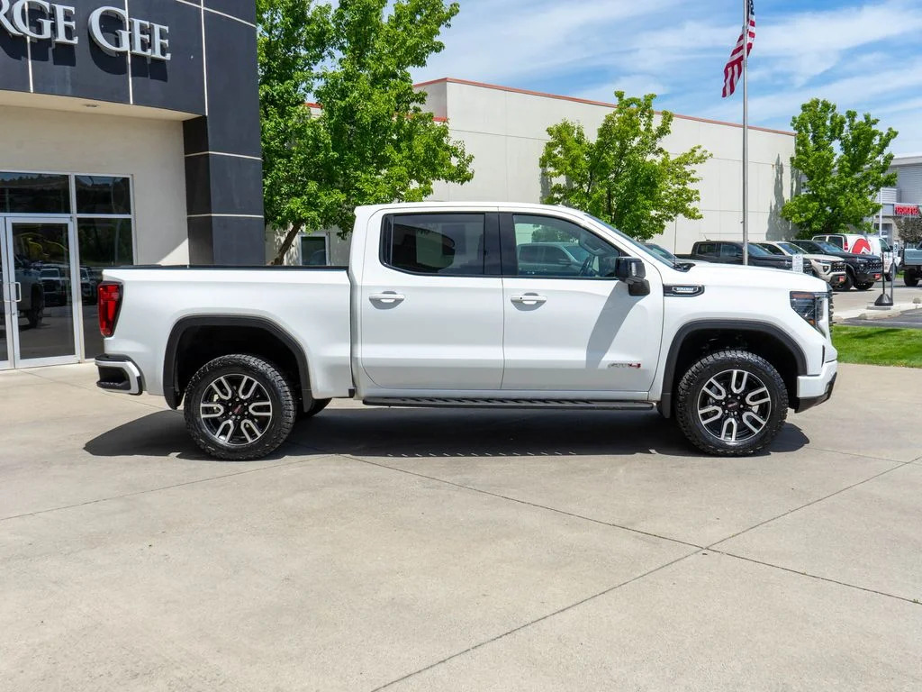 Used 2025 White GMC AT4 image 8