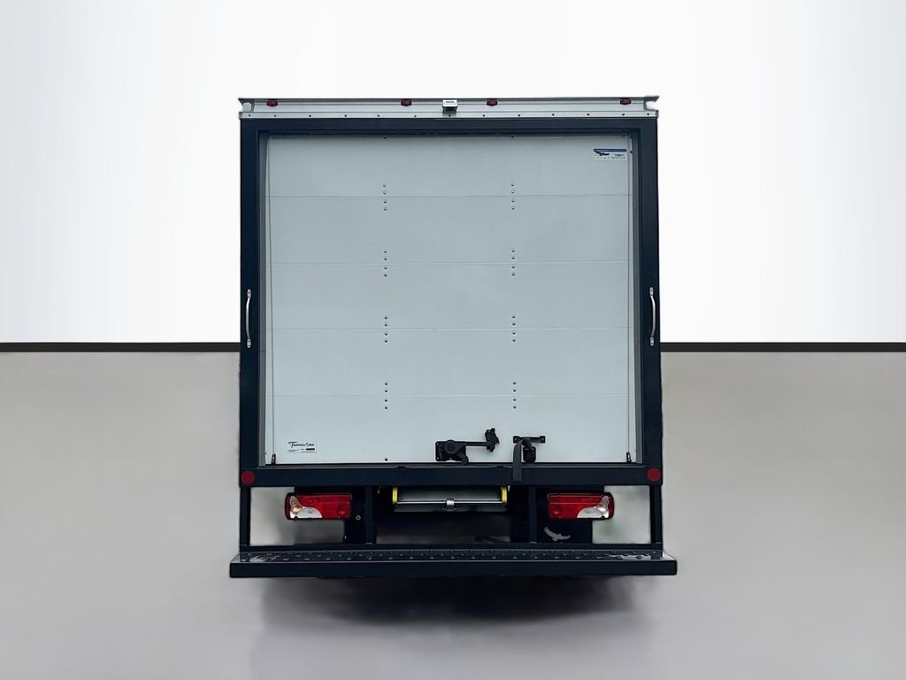 Used 2024  Mercedes-Benz DRY BOX TRUCK image 4