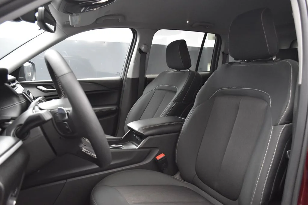 Used 2024 Red Jeep Laredo image 27
