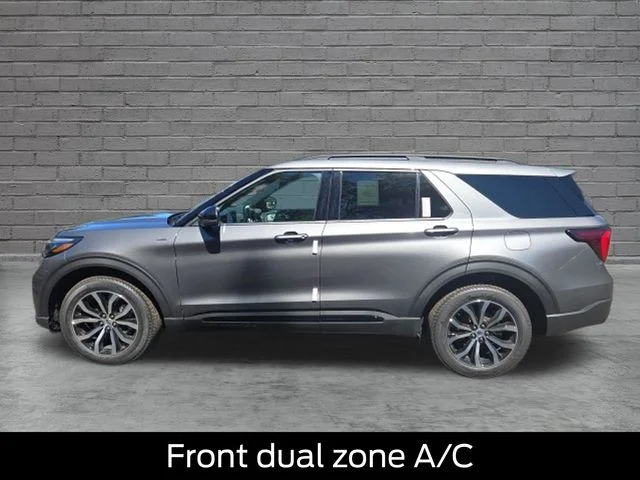New 2026 Carbonized Gray Metallic Ford ST-Line image 9