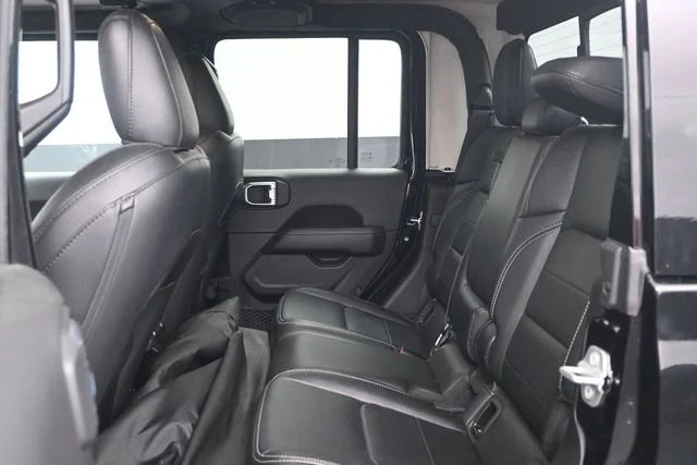 Certified Used 2022 Black Clearcoat Jeep Overland image 5