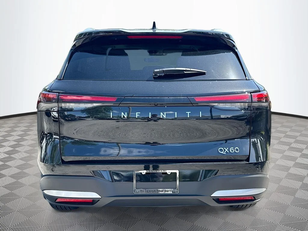 Used 2027 Black INFINITI LUXE image 7