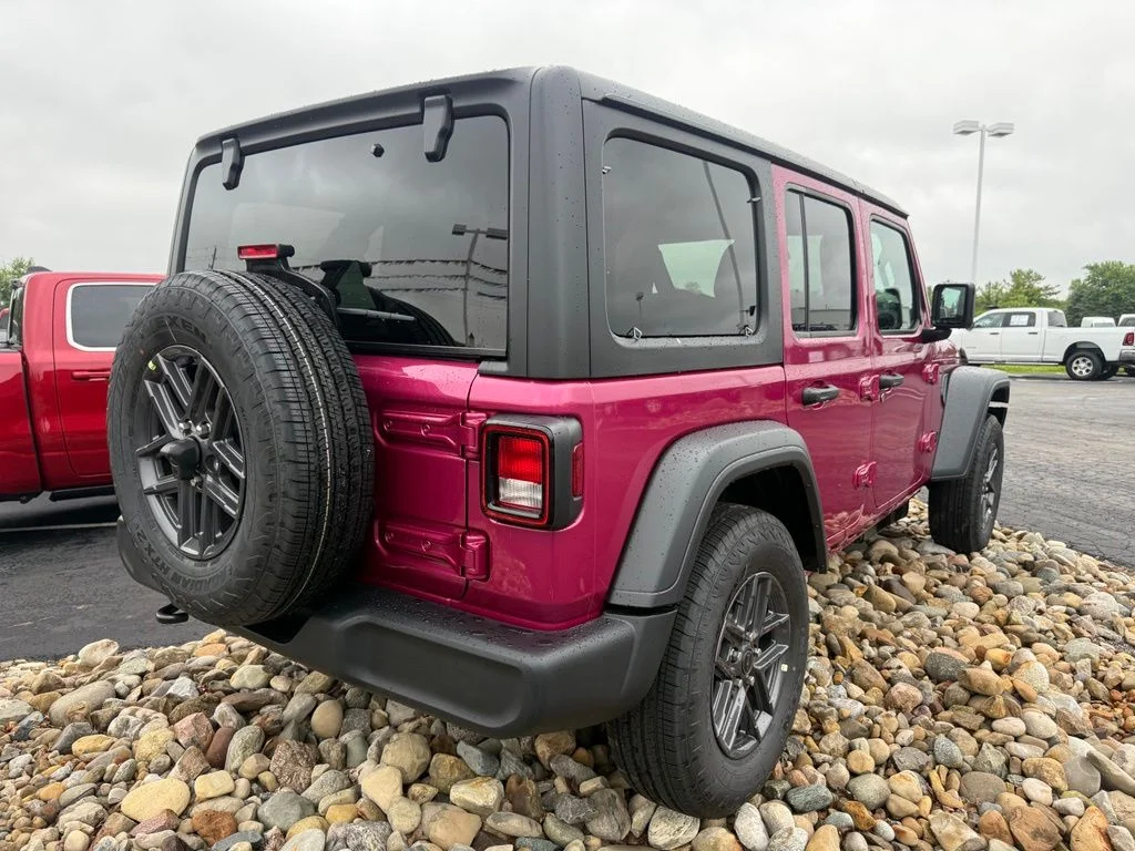 New 2026 Tuscadero Pearl-Coat Exterior Paint Jeep Sport S image 3