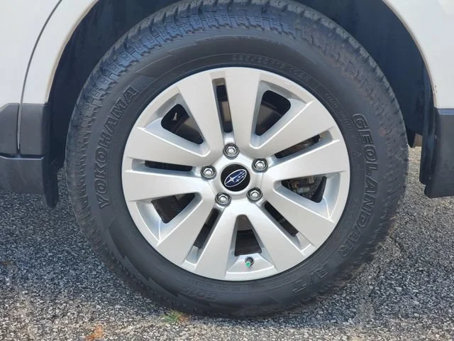 Used 2018 Crystal White P Subaru Premium image 30