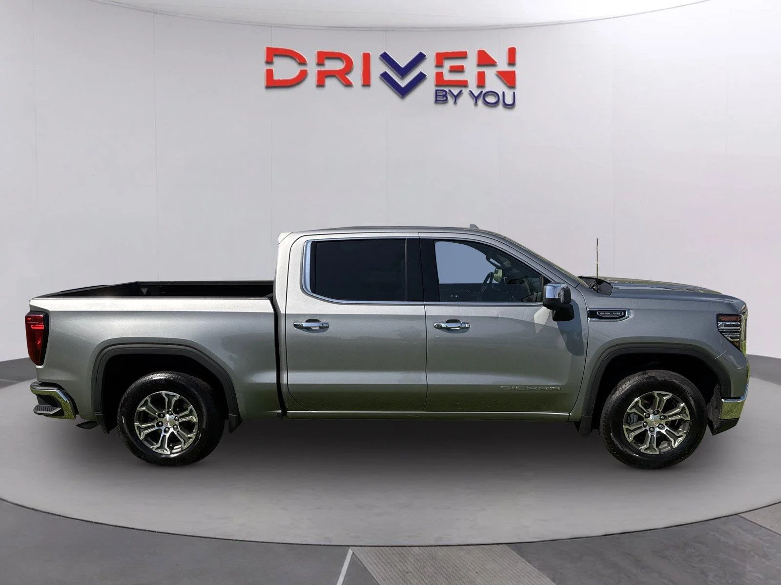 Used 2025 Sterling Metallic GMC SLT image 3