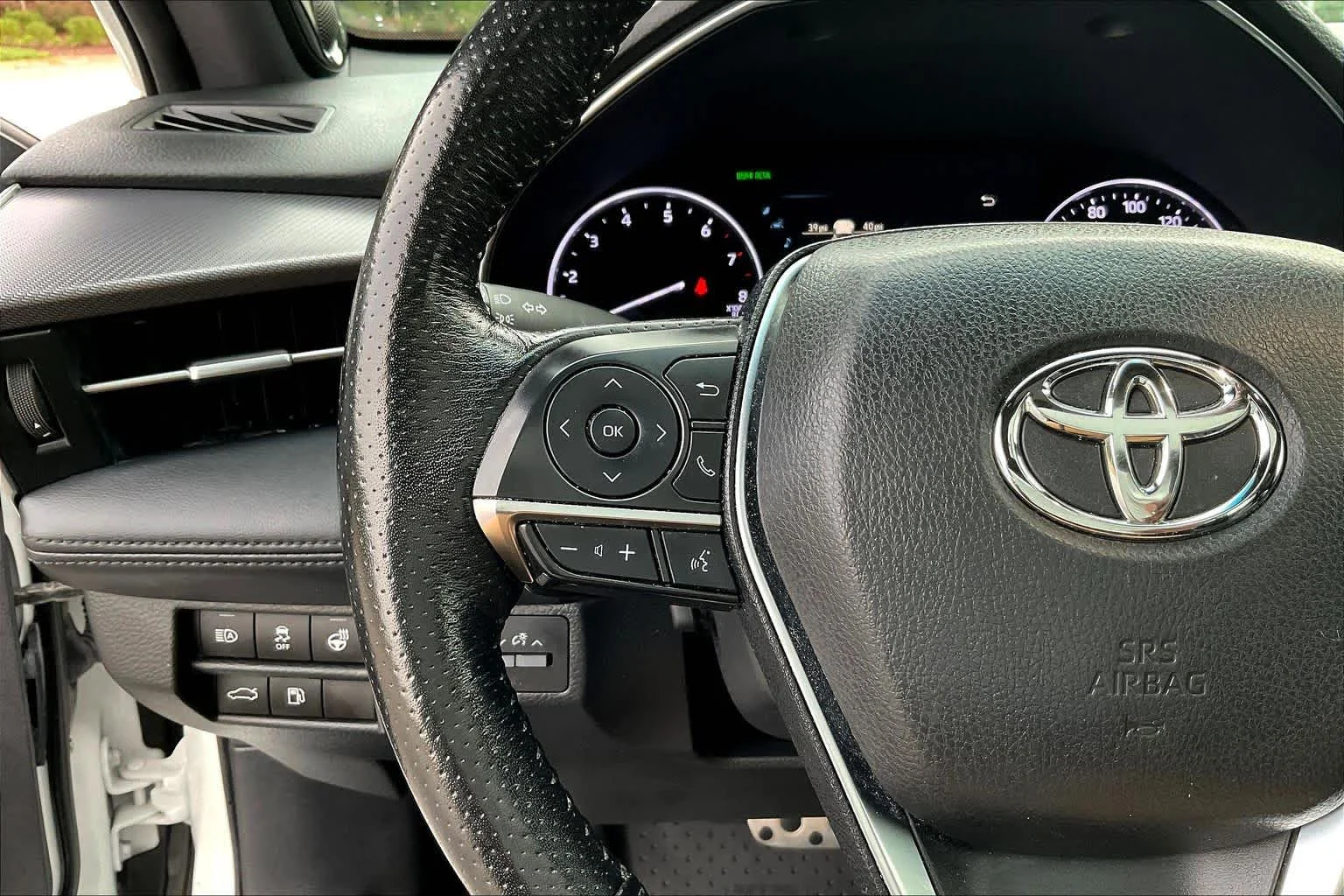 Used 2019 Wind Chill Pearl Toyota Touring image 24