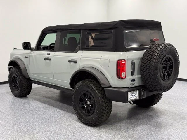 Used 2022 Green Ford Base image 9