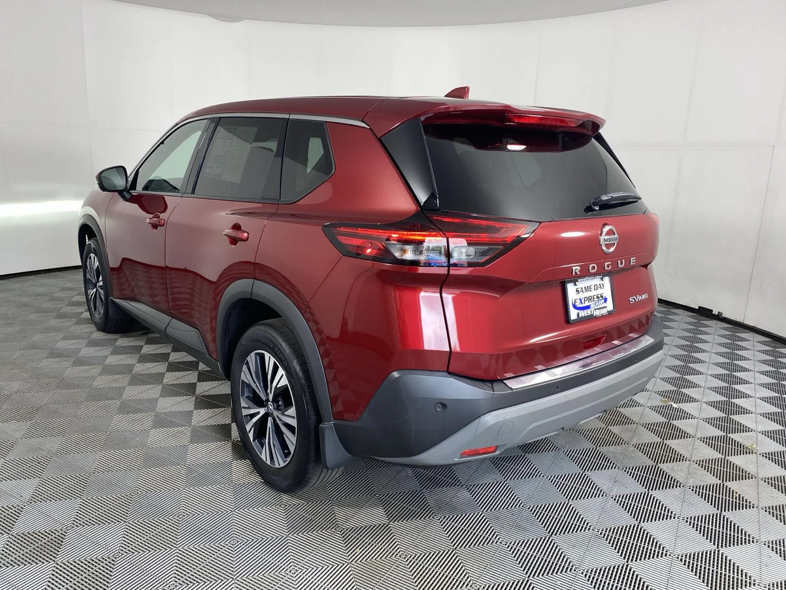 Used 2021 Scarlet Ember Tintcoat Nissan SV image 5
