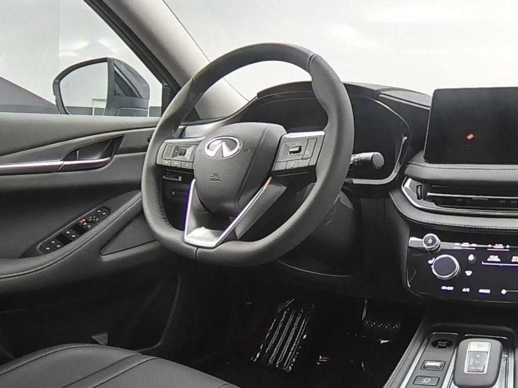 New 2027 RADIANT WHITE INFINITI Pure AWD image 30