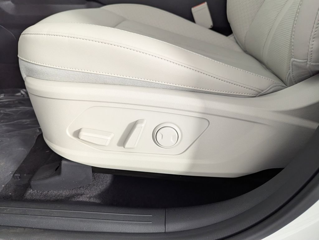 New 2026 Glacial White Pearl Kia S image 13