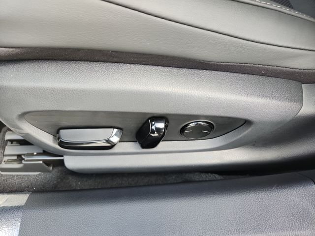 2025 Lexus ES 350 - Photo 12