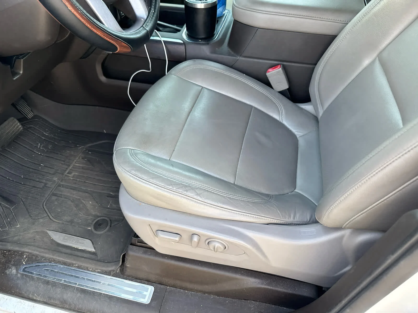 Used 2020 White Frost Tricoat GMC SLT image 7