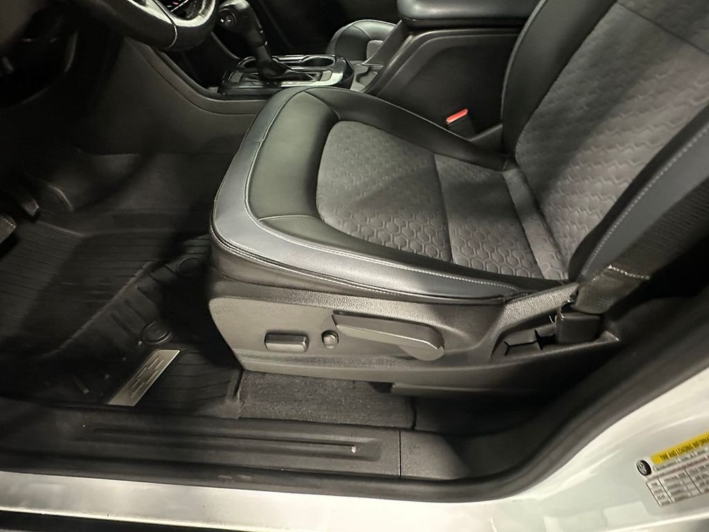 Used 2021 White Chevrolet Z71 image 22