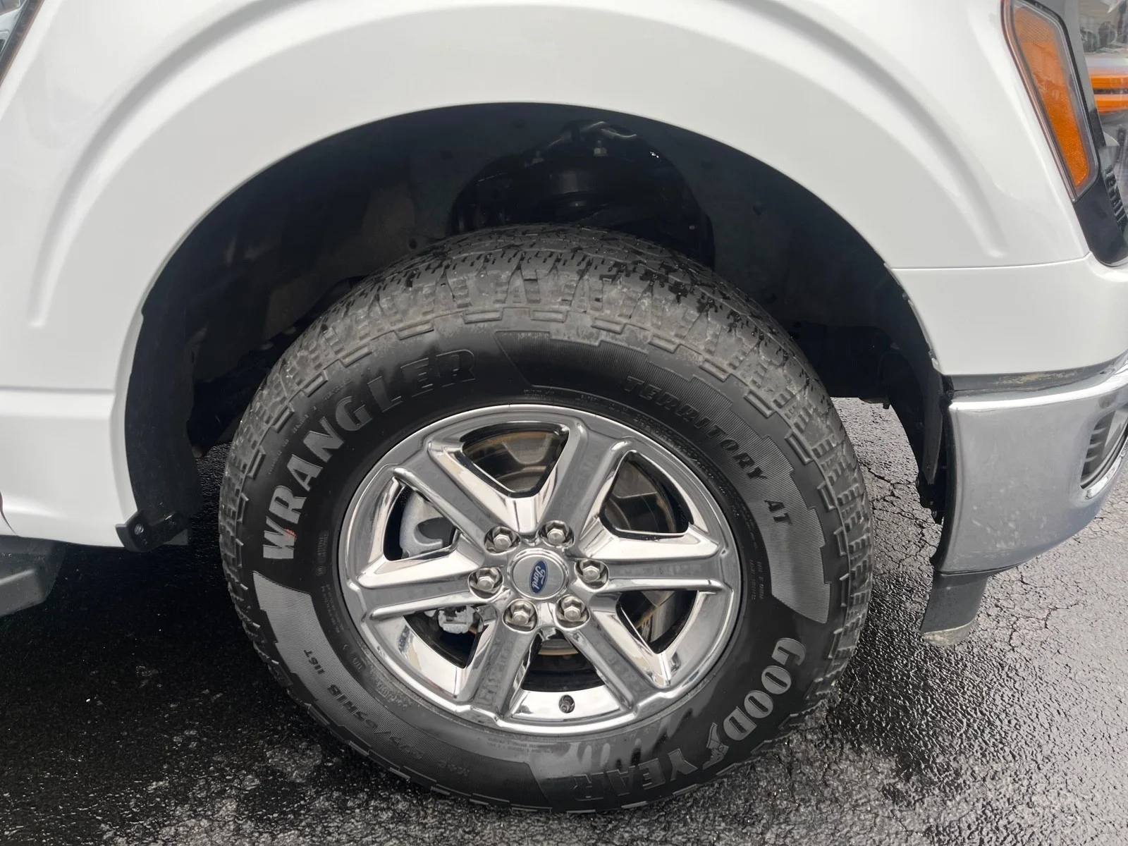 Used 2025 White Ford XLT image 3